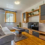 בית נופש 3 Bedroom Front In מדולין