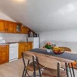 3 Bedroom Front In בית נופש
