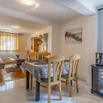 3 Bedroom Front In בית נופש *