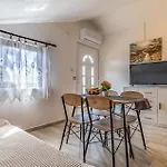 3 Bedroom Front In *