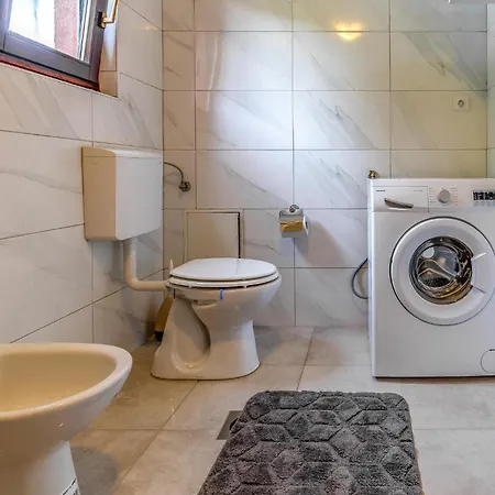 3 Bedroom Front In Casa vacanze Medolino