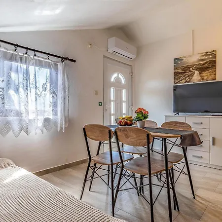 3 Bedroom Front In *