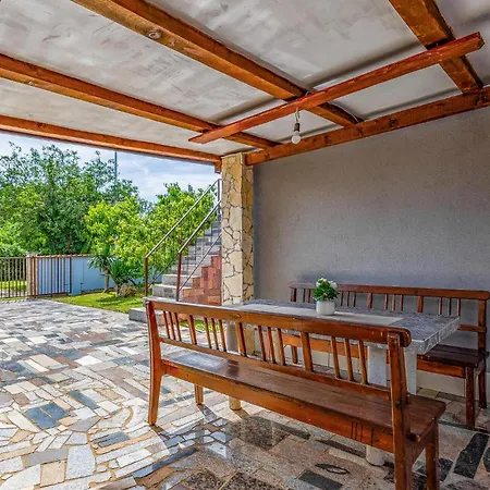 3 Bedroom Front In Medolino