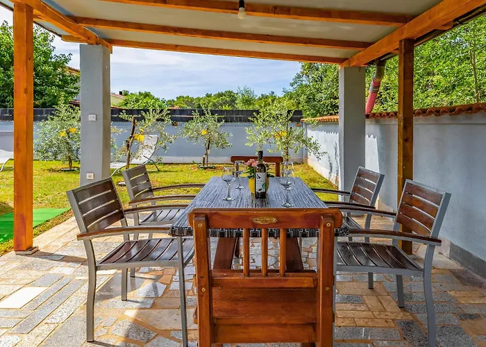 3 Bedroom Gorgeous In Semesterbostad *